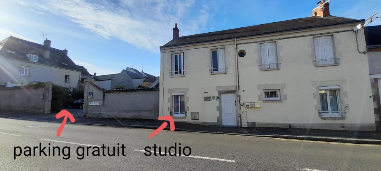 Saint-Denis-de lʼHôtel Studio Le Ligerien מראה חיצוני תמונה
